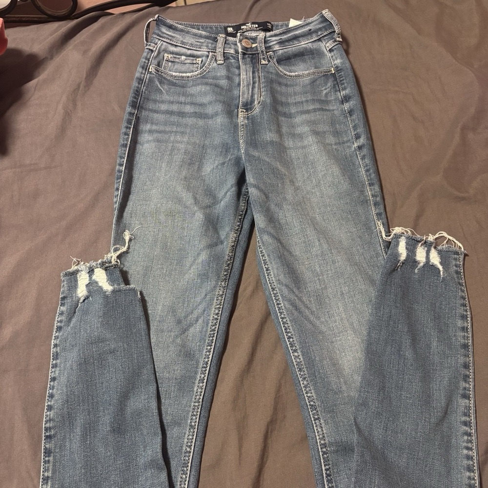 Hollister Curvy High Rise Super Skinny Distressed Denim Medium Wash Jean W23 L3